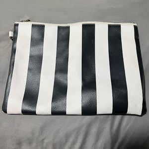 Stoney clover flat pouch